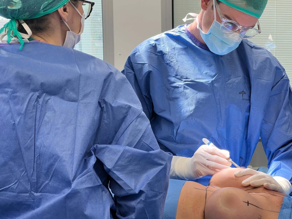Mastopexia realizada por el dr sarria con cicatriz circunvertical | mastopexia con implantes