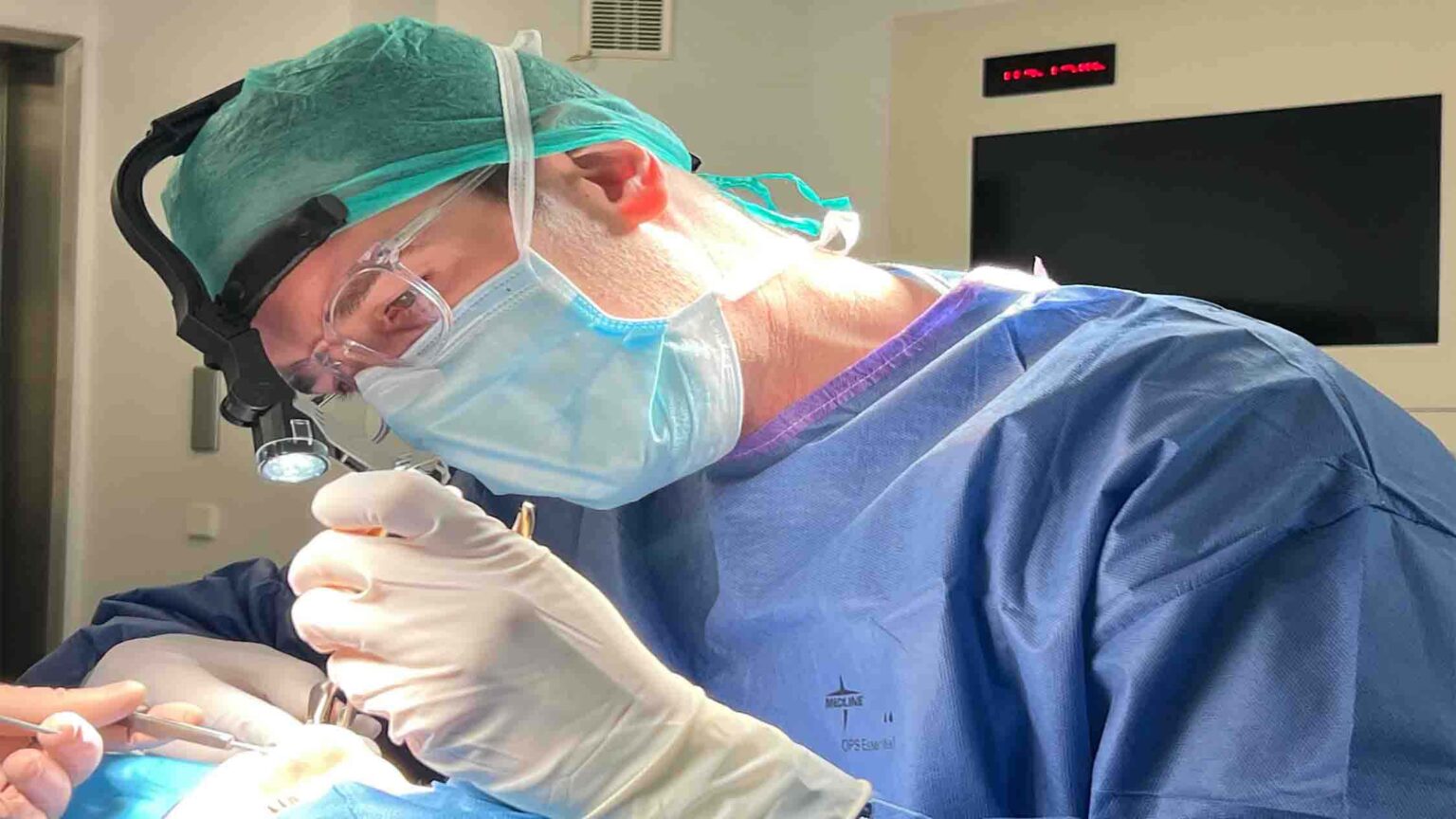 doctor sarria operando rinoplastia | rinoplastia antes y despues